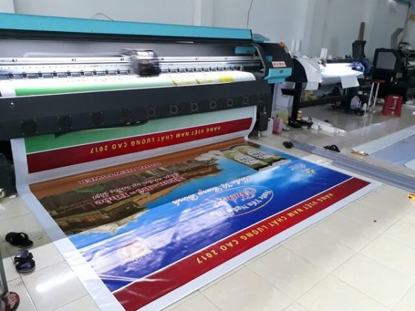 In kỹ thuật số : bạt Hifflex, decal, PP...